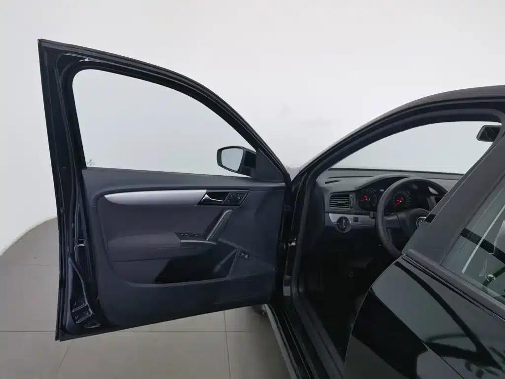2013 Volkswagen Lavida 1.6L Manual Fashion Edition — миниатюра 8