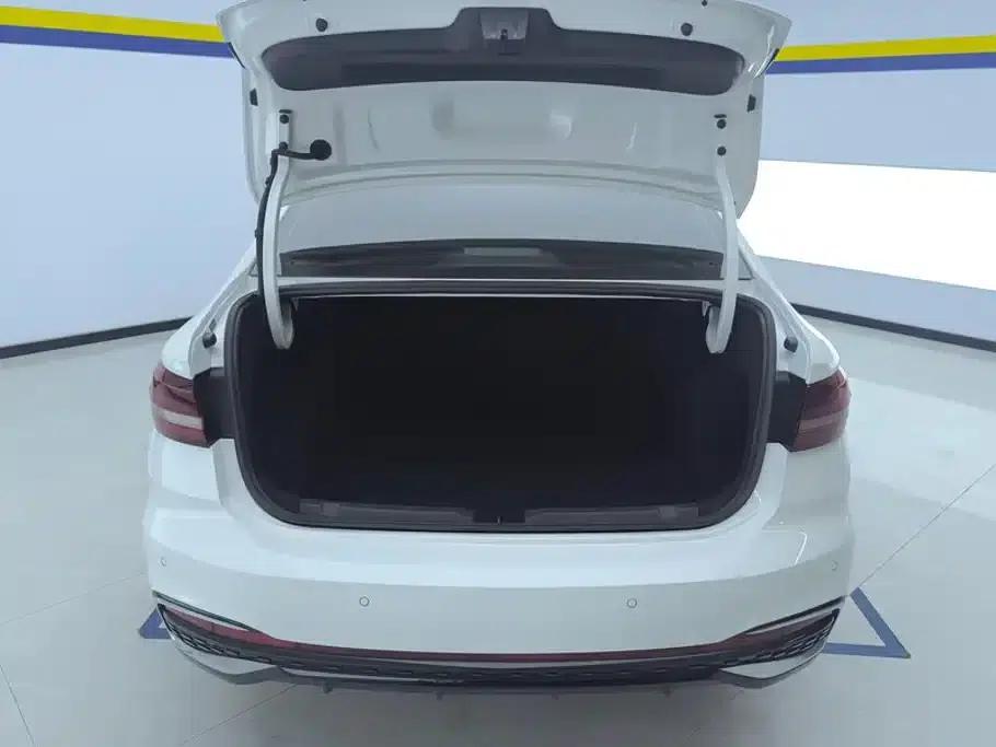 2024 Volkswagen Lavida 1.5L Automatic Starry Sky Five Million Edition — миниатюра 4