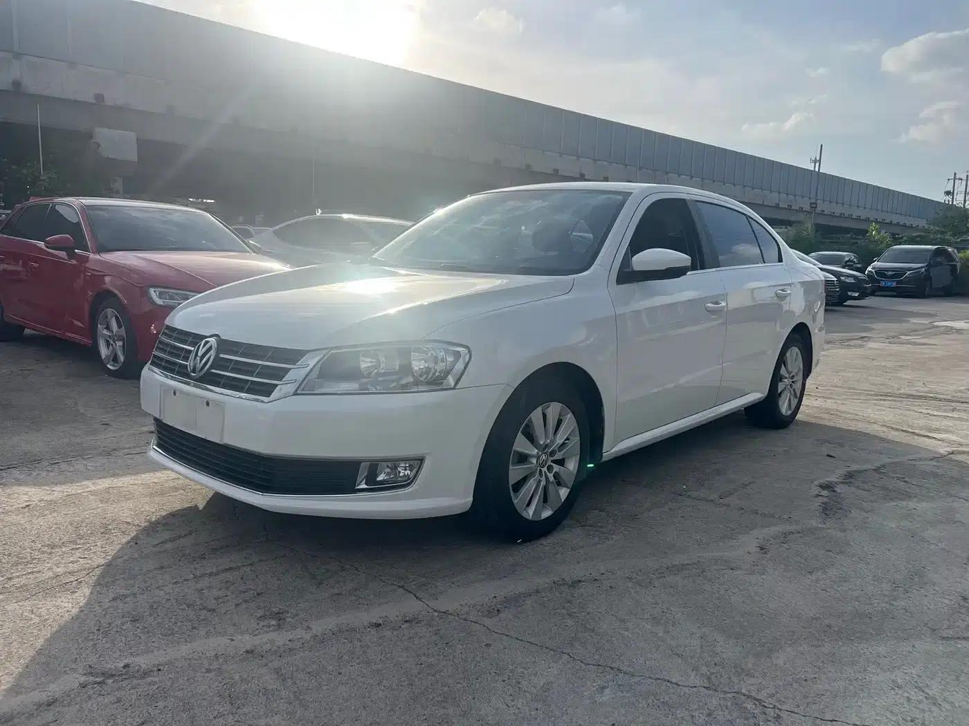 2013 Volkswagen Lavida Classic Facelift 1.6L Manual Comfort Edition — миниатюра 1