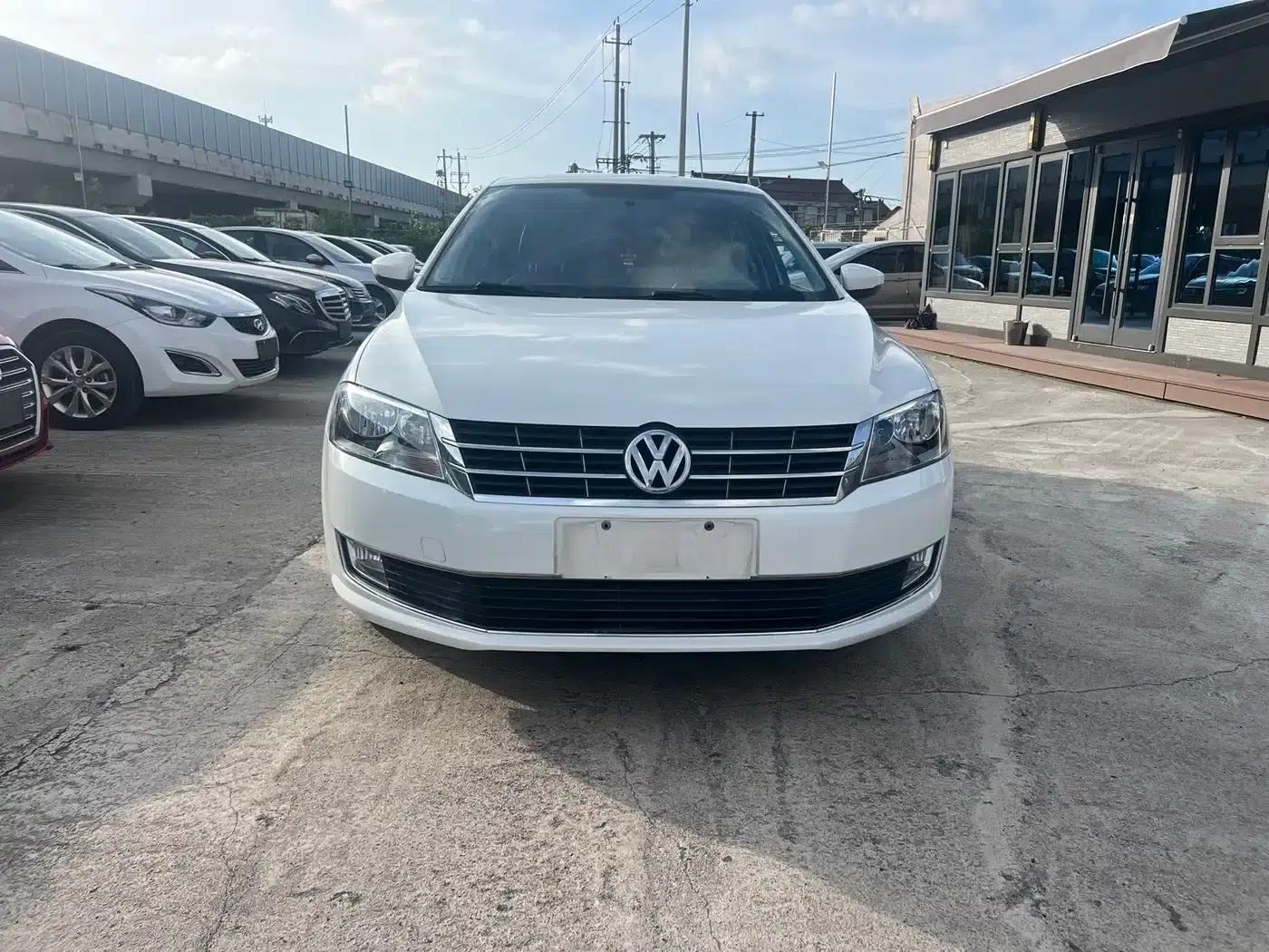 2013 Volkswagen Lavida Classic Facelift 1.6L Manual Comfort Edition — миниатюра 2