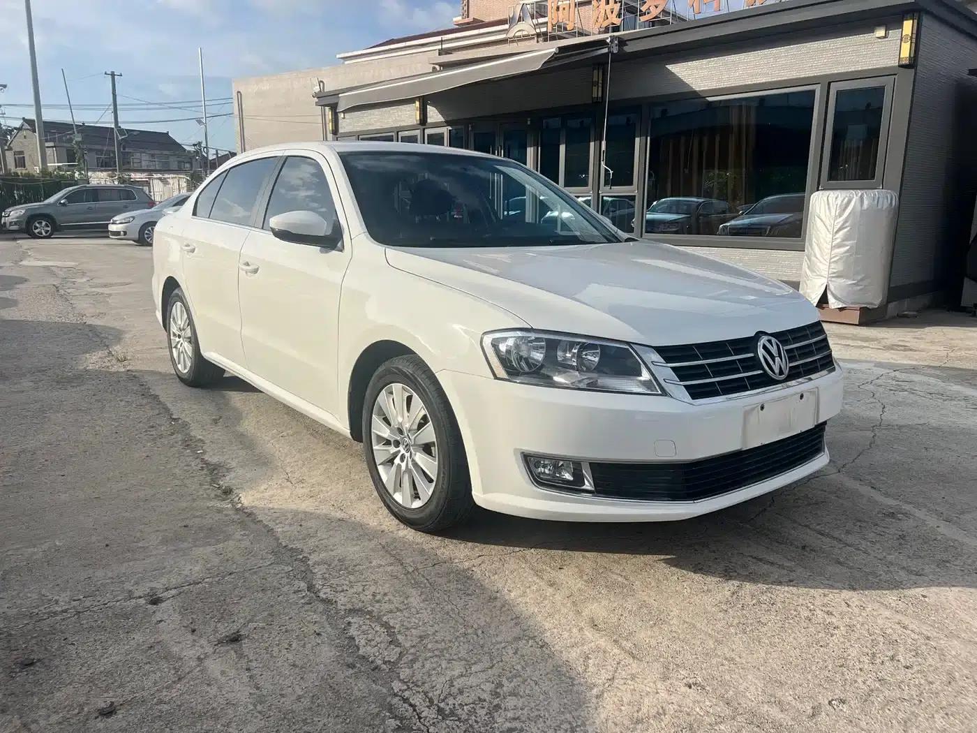 2013 Volkswagen Lavida Classic Facelift 1.6L Manual Comfort Edition — миниатюра 3