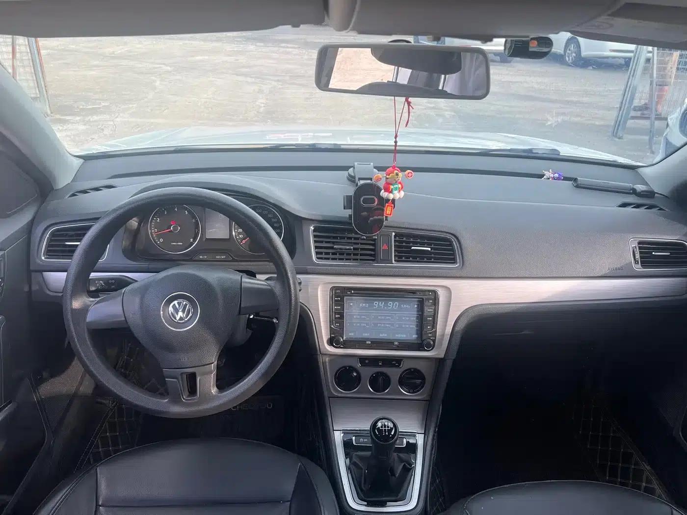 2013 Volkswagen Lavida Classic Facelift 1.6L Manual Comfort Edition — миниатюра 6