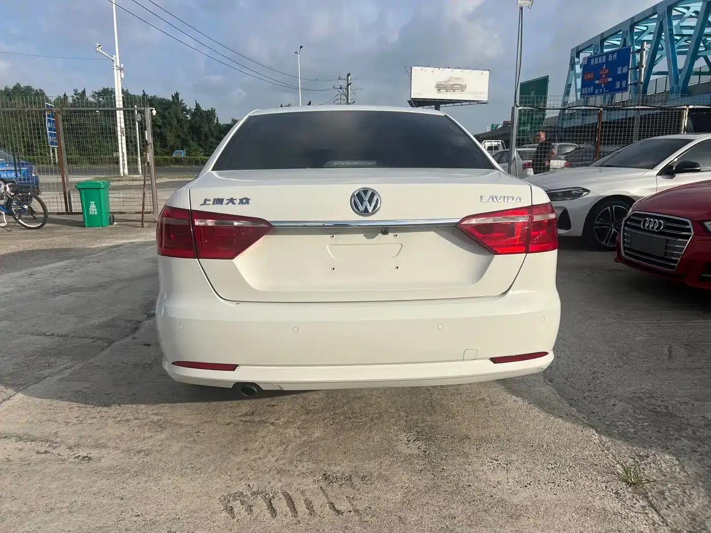 2013 Volkswagen Lavida Classic Facelift 1.6L Manual Comfort Edition — миниатюра 7