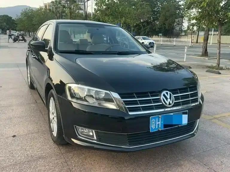 2013 Volkswagen Lavida Classic Facelift 1.6L Automatic Comfort Edition — миниатюра 3