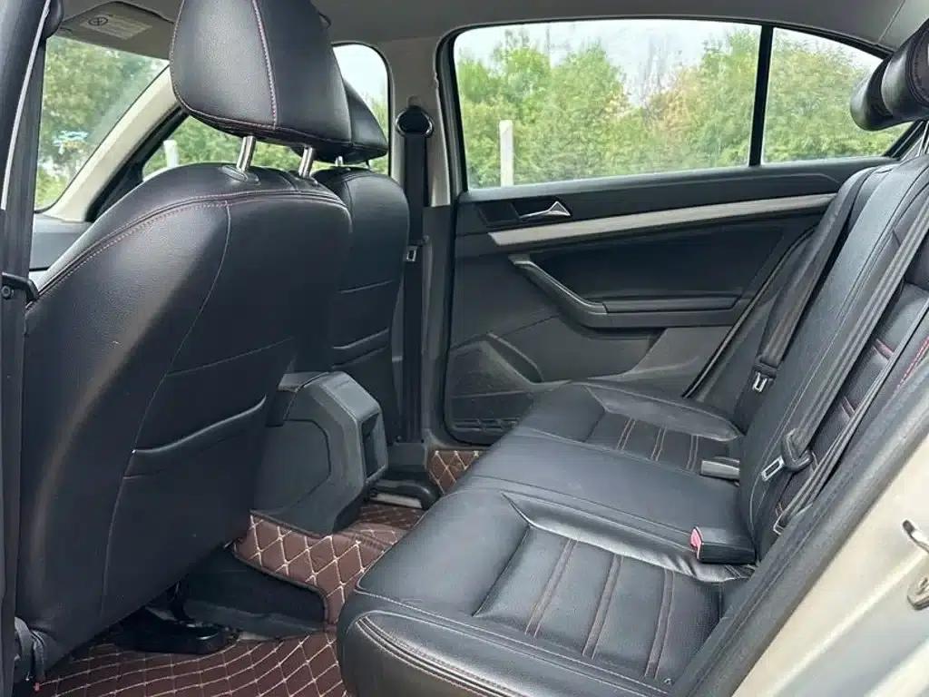 2015 Volkswagen Lavida 1.6L Automatic Fashion Edition — миниатюра 7