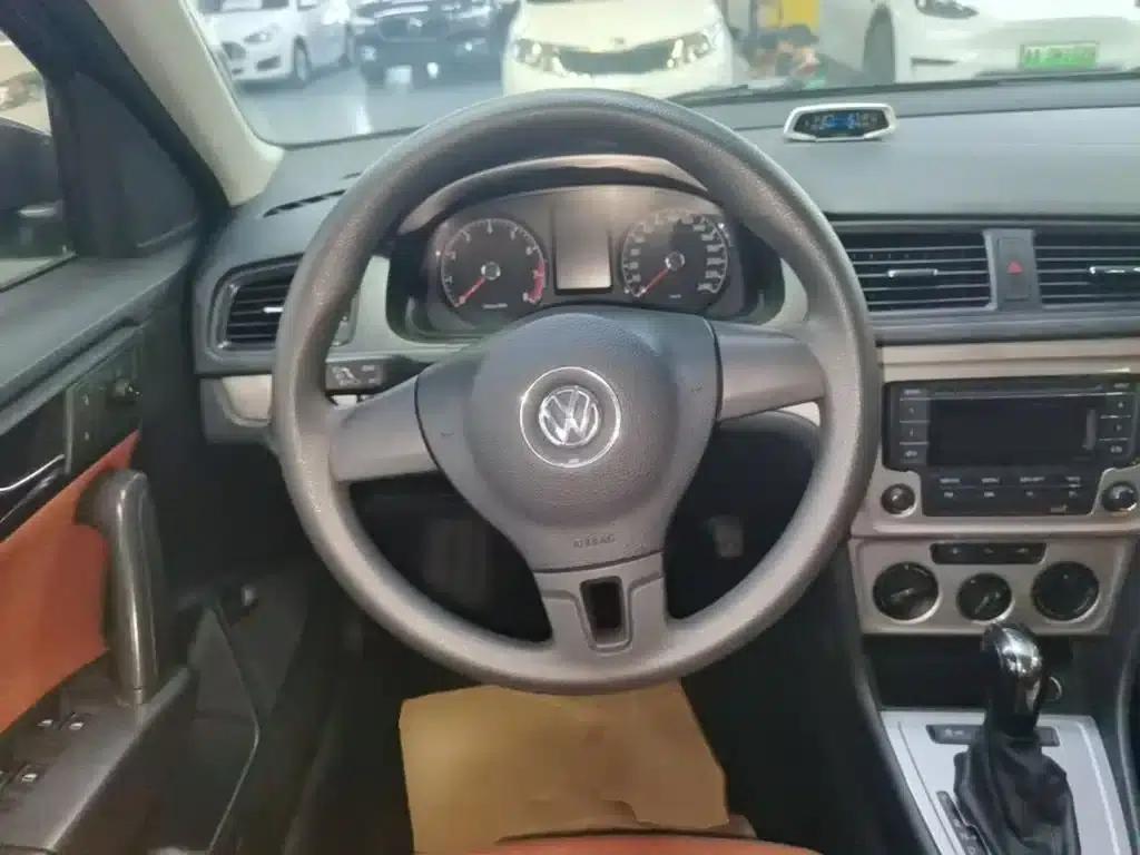 2013 Volkswagen Lavida Classic Facelift 1.6L Automatic Fashion Edition — миниатюра 11