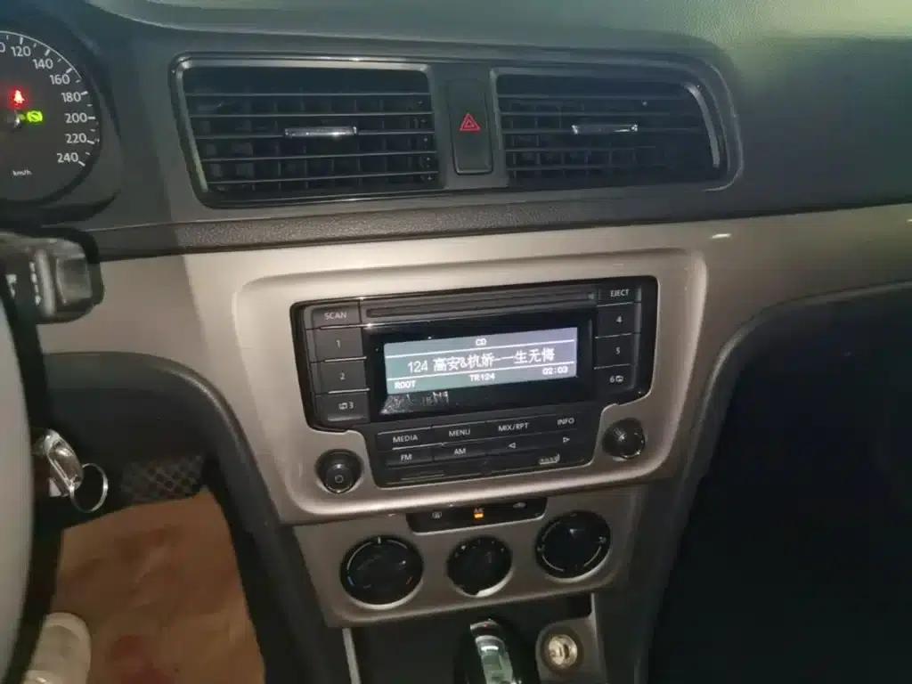 2013 Volkswagen Lavida Classic Facelift 1.6L Automatic Fashion Edition — миниатюра 13