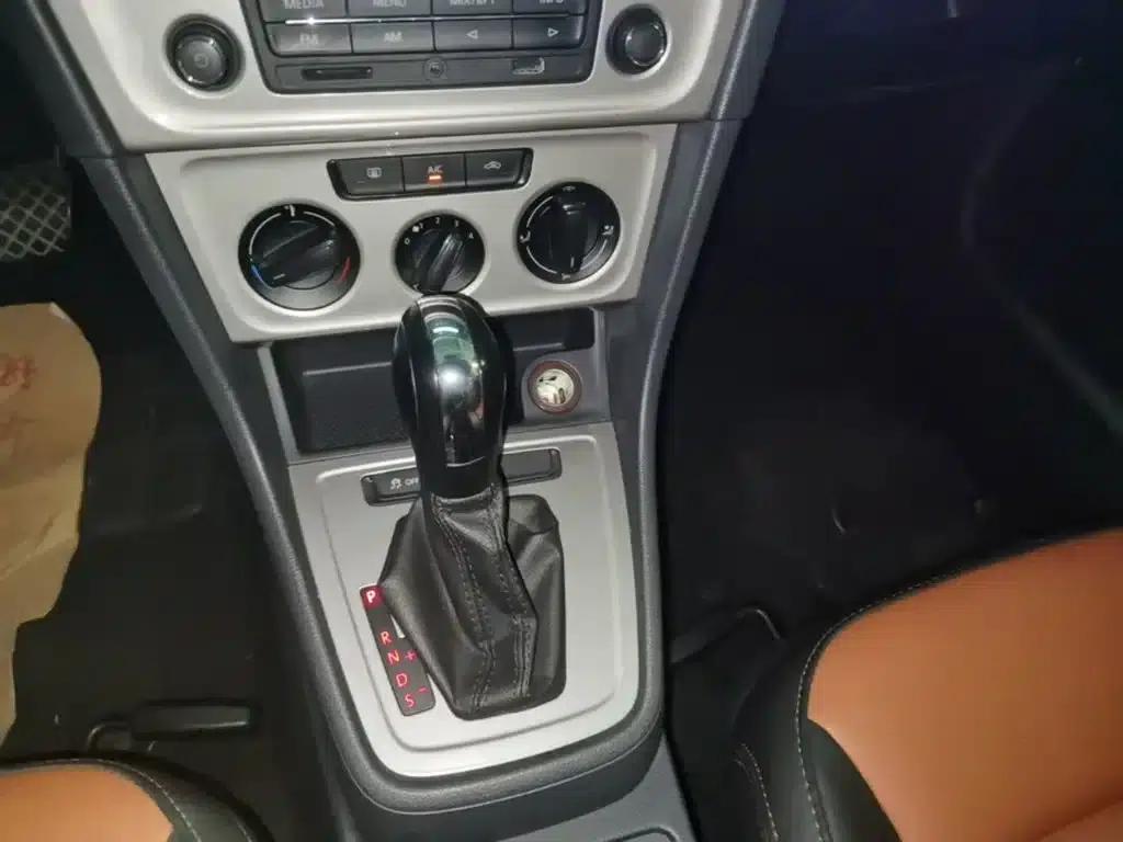 2013 Volkswagen Lavida Classic Facelift 1.6L Automatic Fashion Edition — миниатюра 14