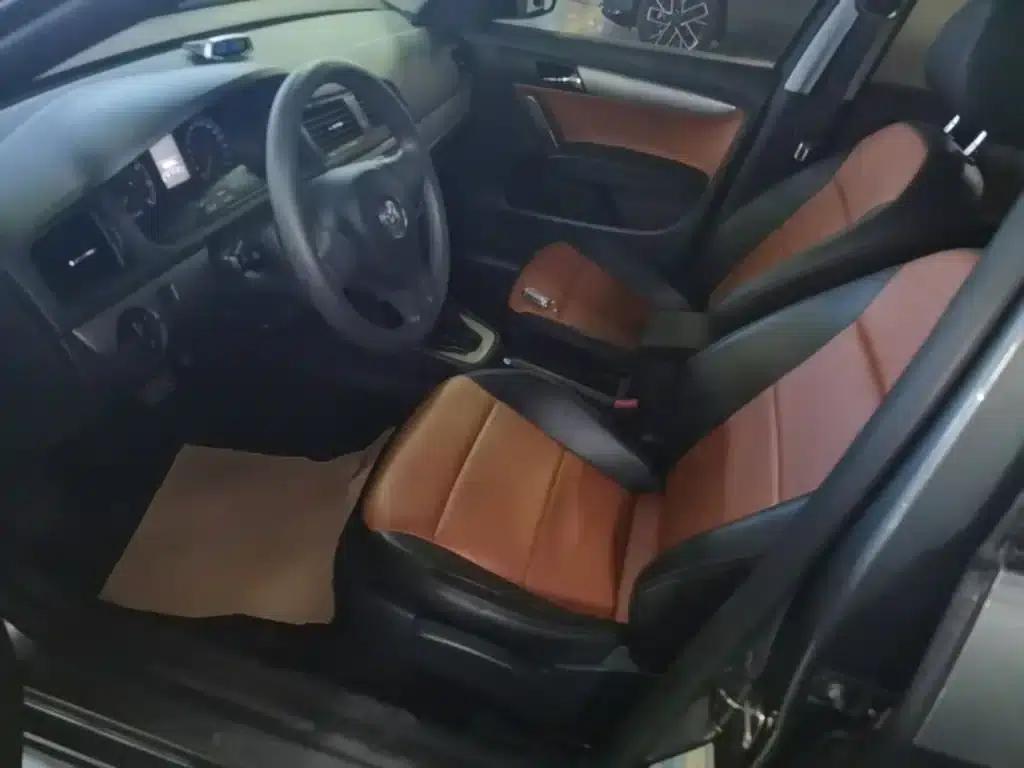 2013 Volkswagen Lavida Classic Facelift 1.6L Automatic Fashion Edition — миниатюра 15