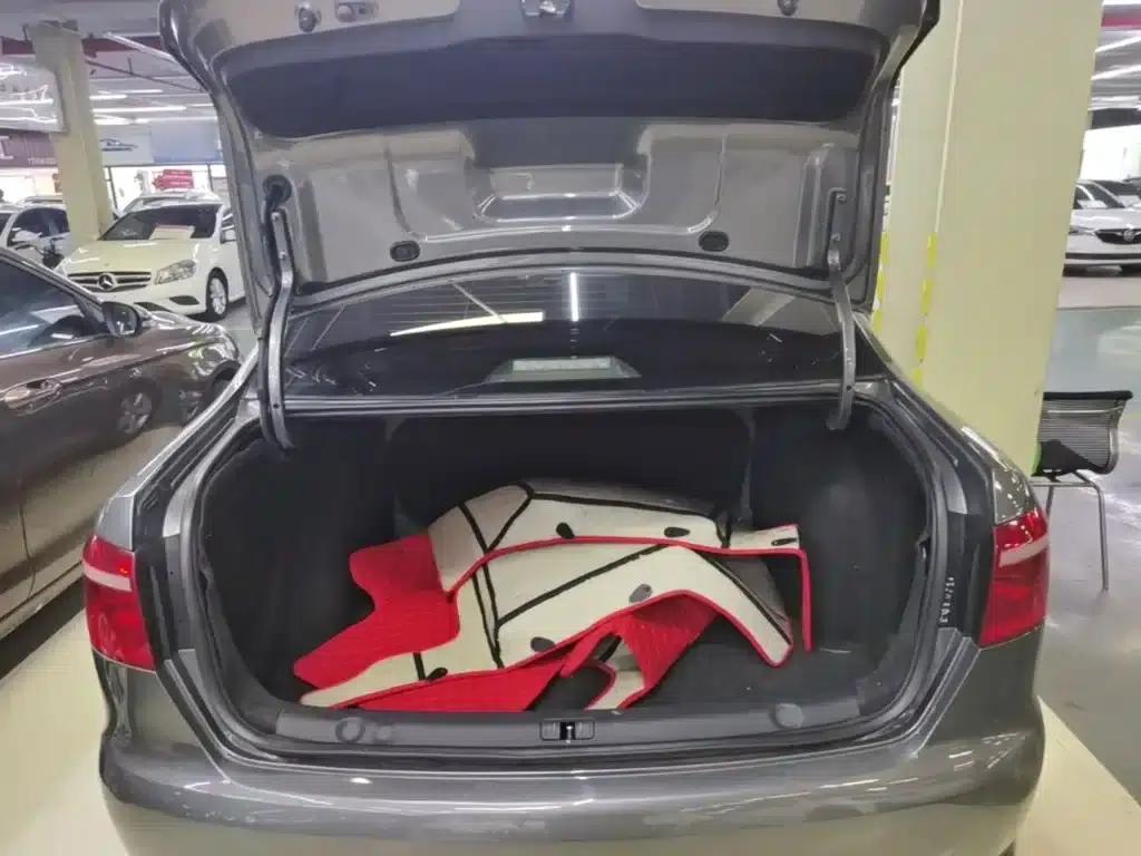 2013 Volkswagen Lavida Classic Facelift 1.6L Automatic Fashion Edition — миниатюра 19