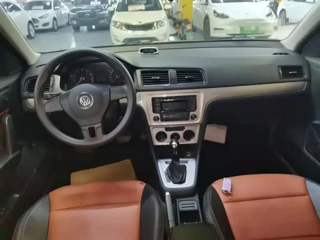 2013 Volkswagen Lavida Classic Facelift 1.6L Automatic Fashion Edition — миниатюра 10