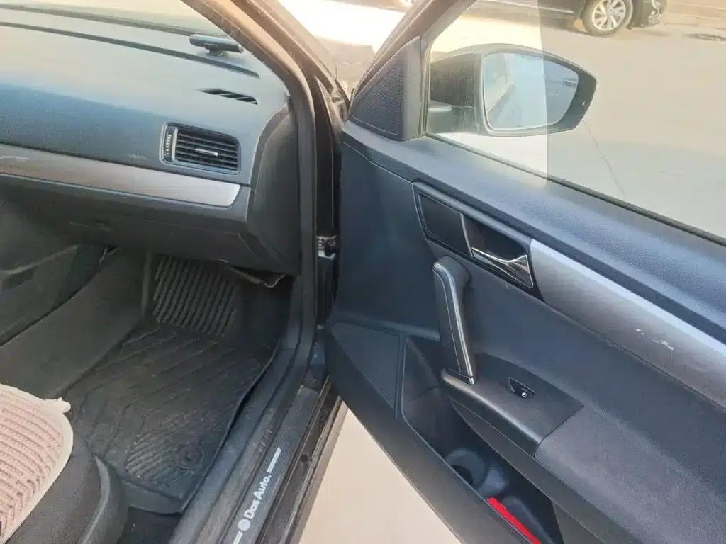 2013 Volkswagen Lavida Classic Facelift 1.6L Manual Fashion Edition — миниатюра 22