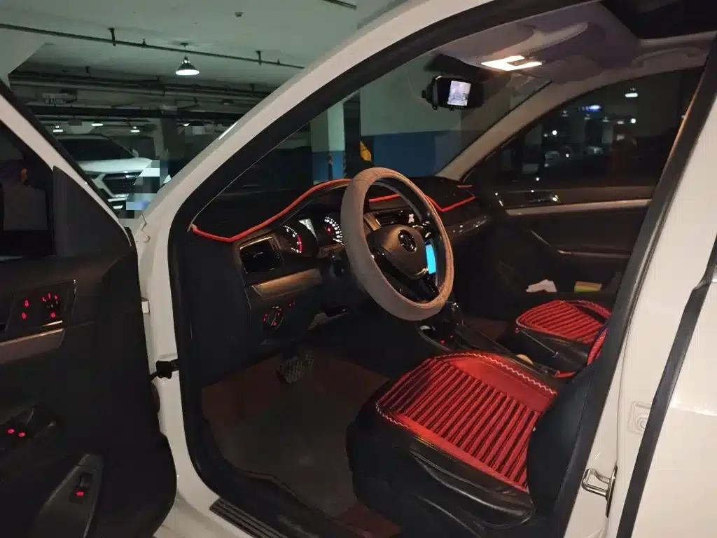 2015 Volkswagen Lavida 1.6L Automatic Comfort Edition — миниатюра 14