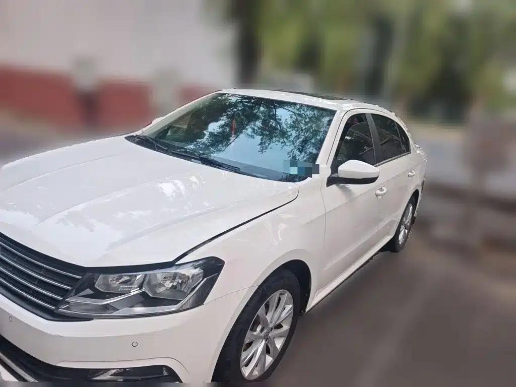 2015 Volkswagen Lavida 1.6L Automatic Comfort Edition — миниатюра 2