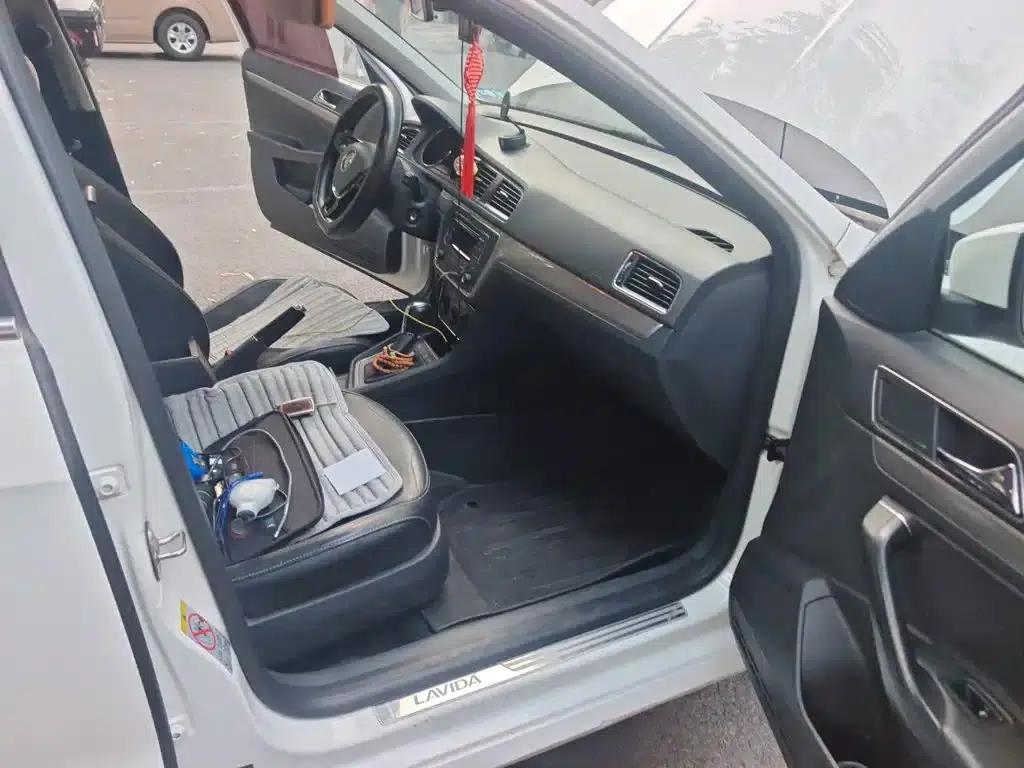 2015 Volkswagen Lavida 1.6L Automatic Comfort Edition — миниатюра 20