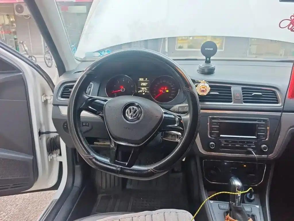 2015 Volkswagen Lavida 1.6L Automatic Comfort Edition — миниатюра 3