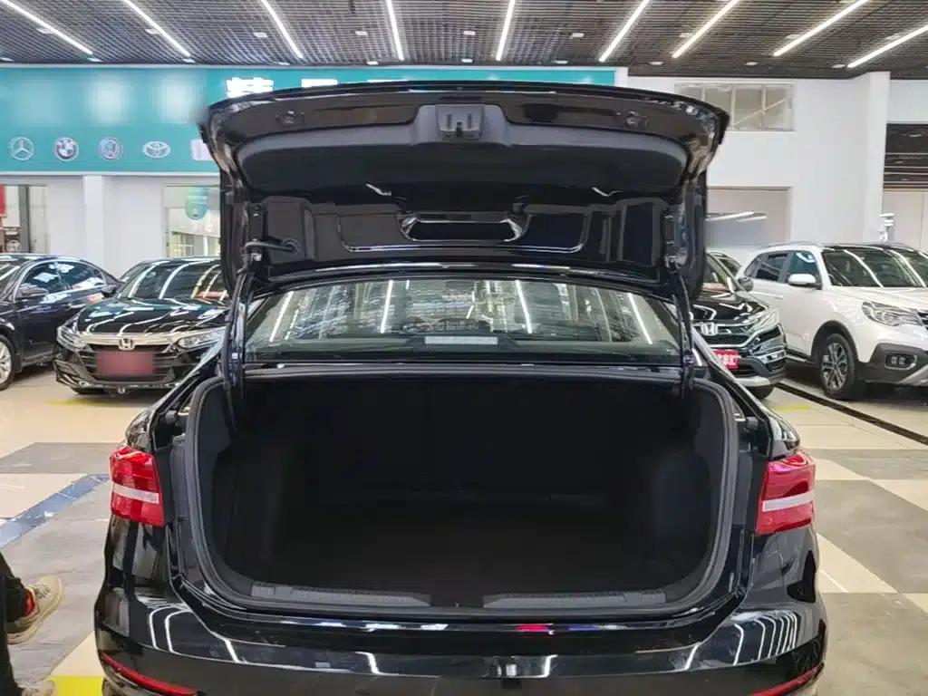 2019 Volkswagen Lavida 1.5L Automatic Comfort Edition (China VI Emission Standard) — миниатюра 19