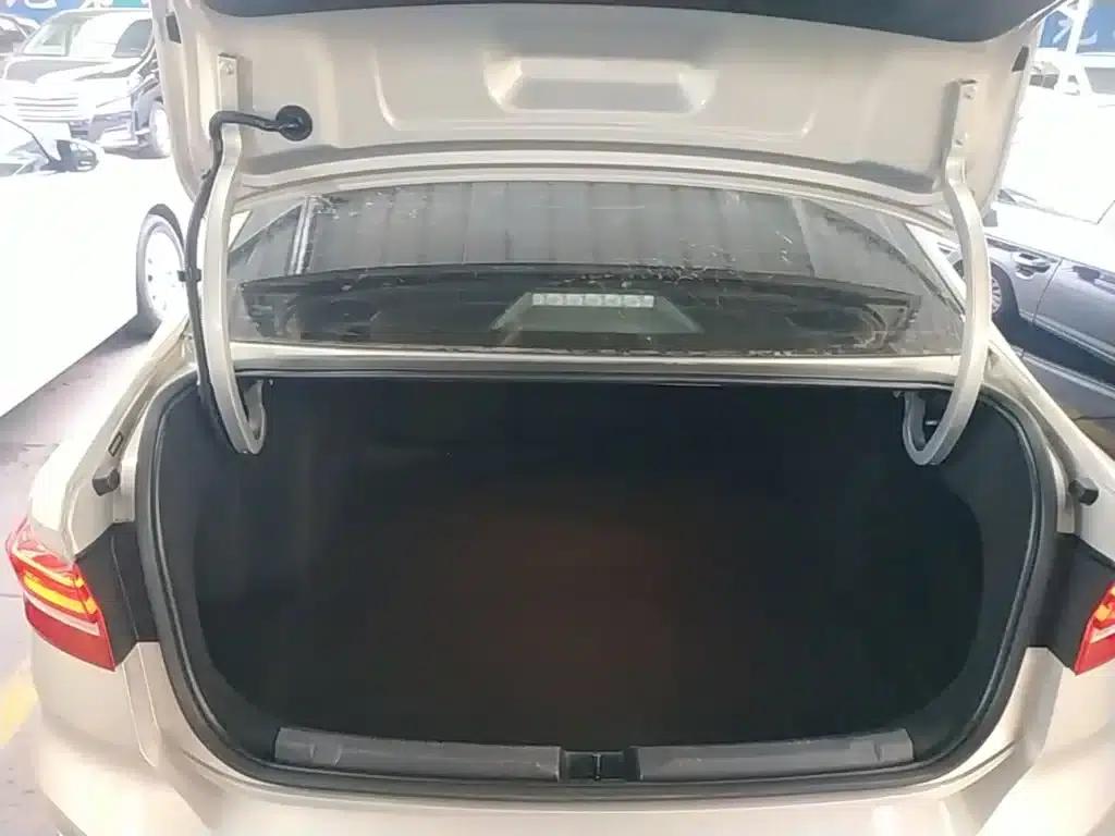 2019 Volkswagen Lavida 1.5L Automatic Comfort Edition (China VI Emission Standard) — миниатюра 19