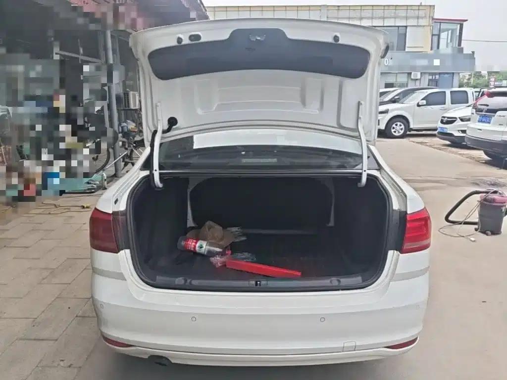 2017 Volkswagen Lavida 1.6L Automatic Fashion Edition — миниатюра 19