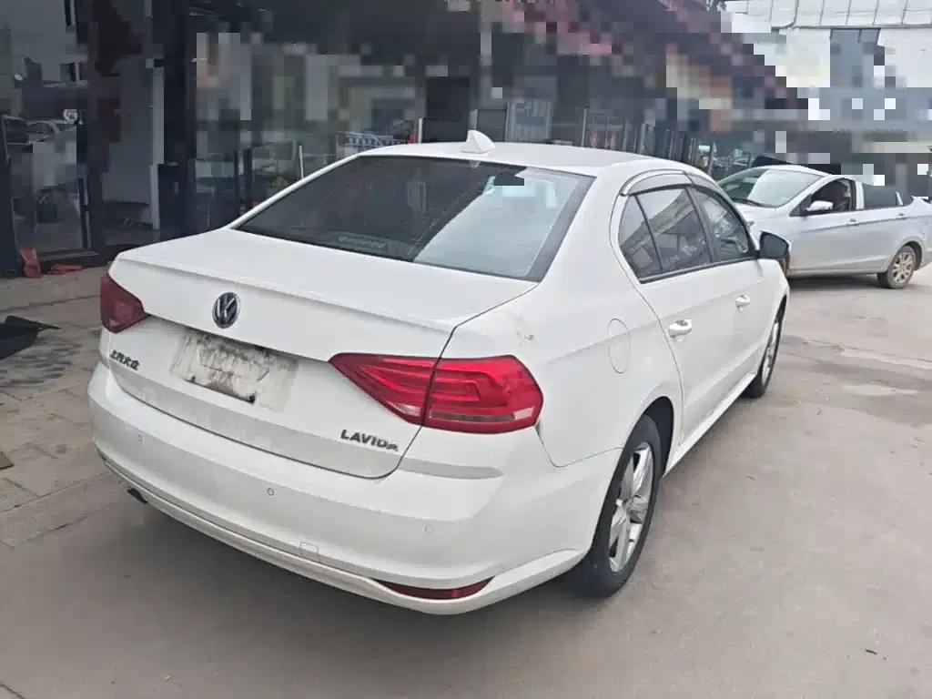 2017 Volkswagen Lavida 1.6L Automatic Fashion Edition — миниатюра 7