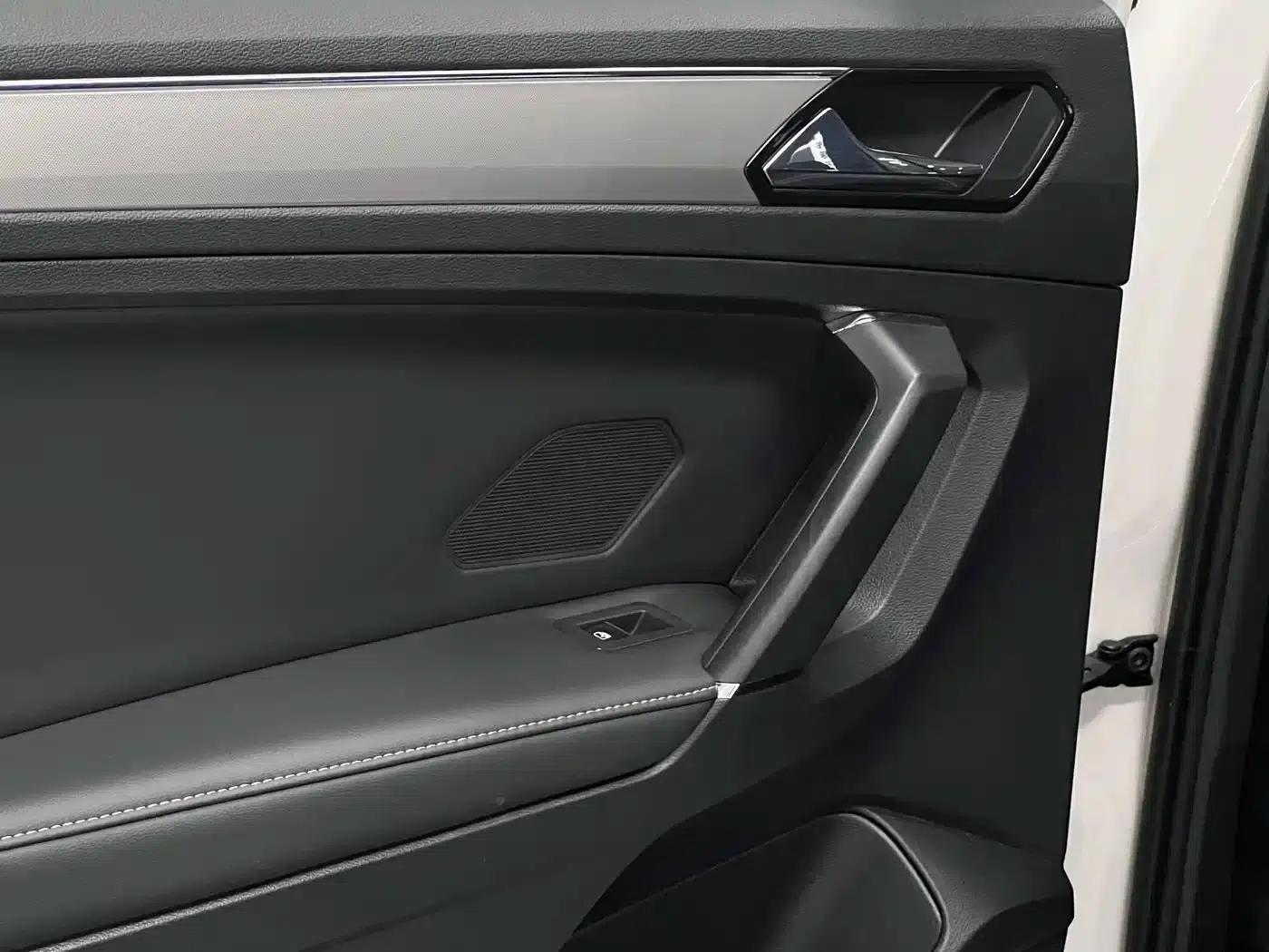 Tiguan L 2018 330TSI Automatic 2WD Flagship Edition — миниатюра 15