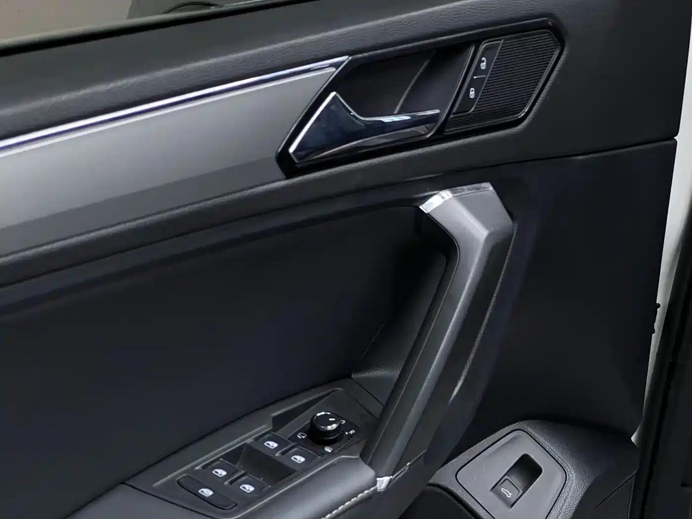 Tiguan L 2018 330TSI Automatic 2WD Flagship Edition — миниатюра 17