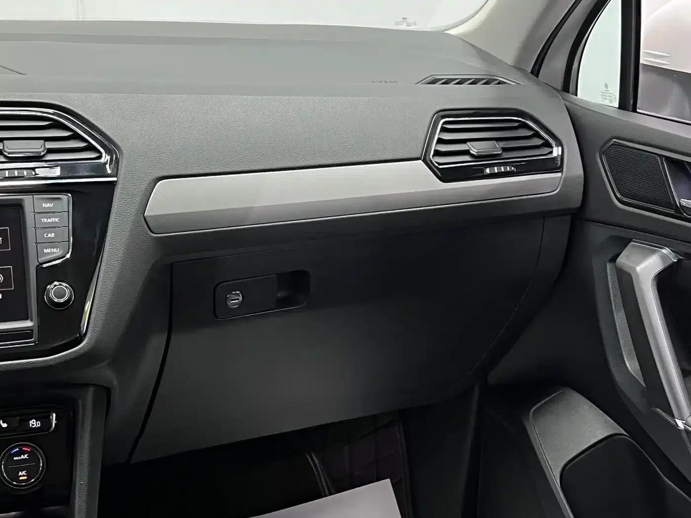 Tiguan L 2018 330TSI Automatic 2WD Flagship Edition — миниатюра 29