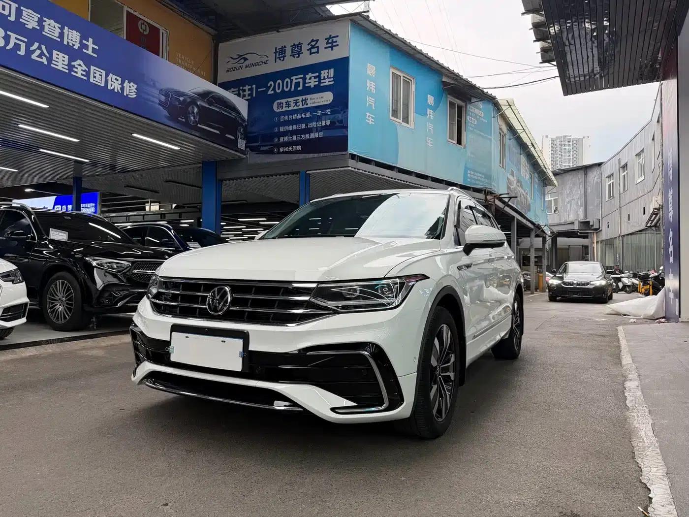 Tiguan L 2024 330TSI Automatic 2WD R-Line Premium Edition — миниатюра 1