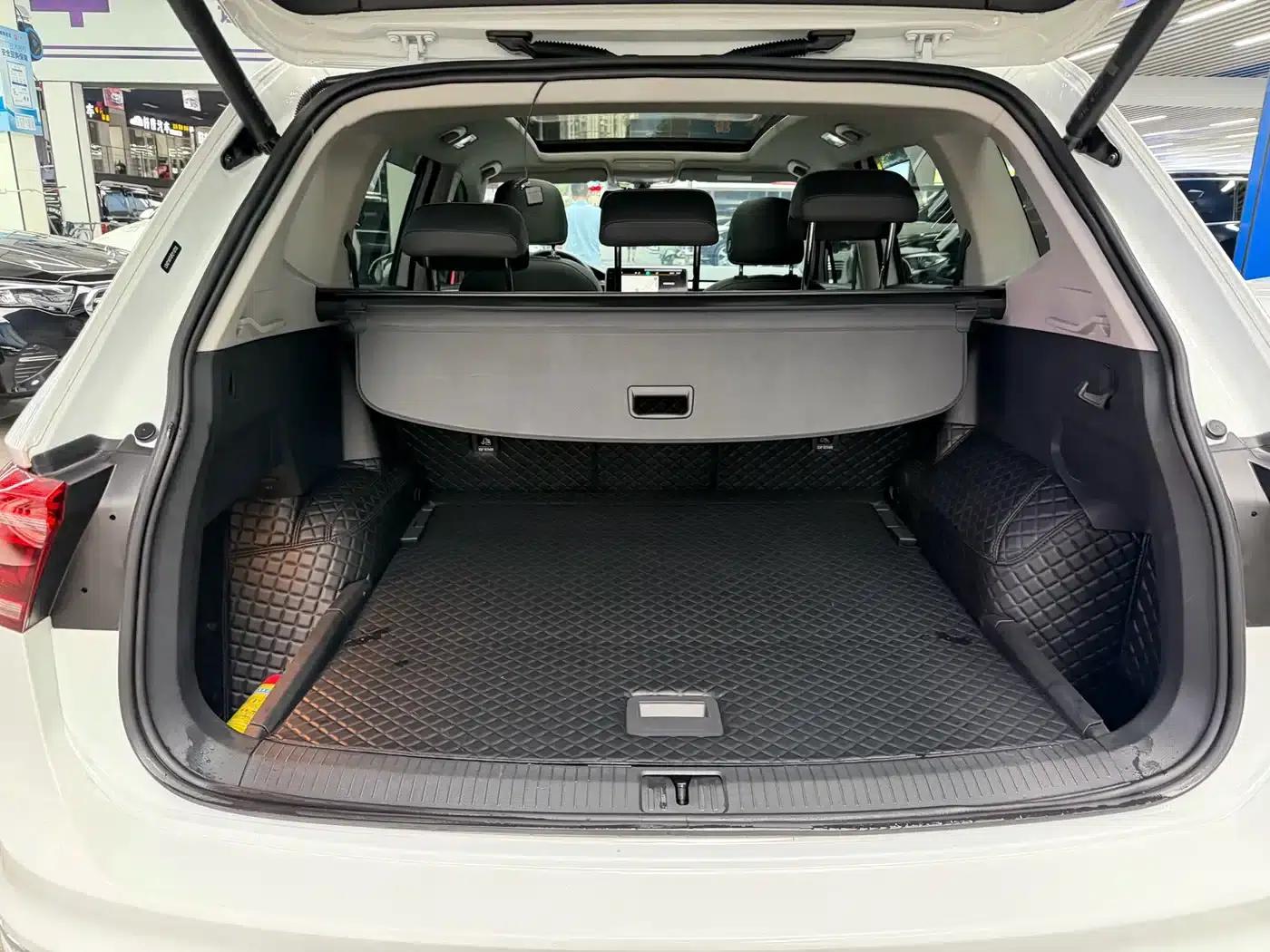 Tiguan L 2024 330TSI Automatic 2WD R-Line Premium Edition — миниатюра 18
