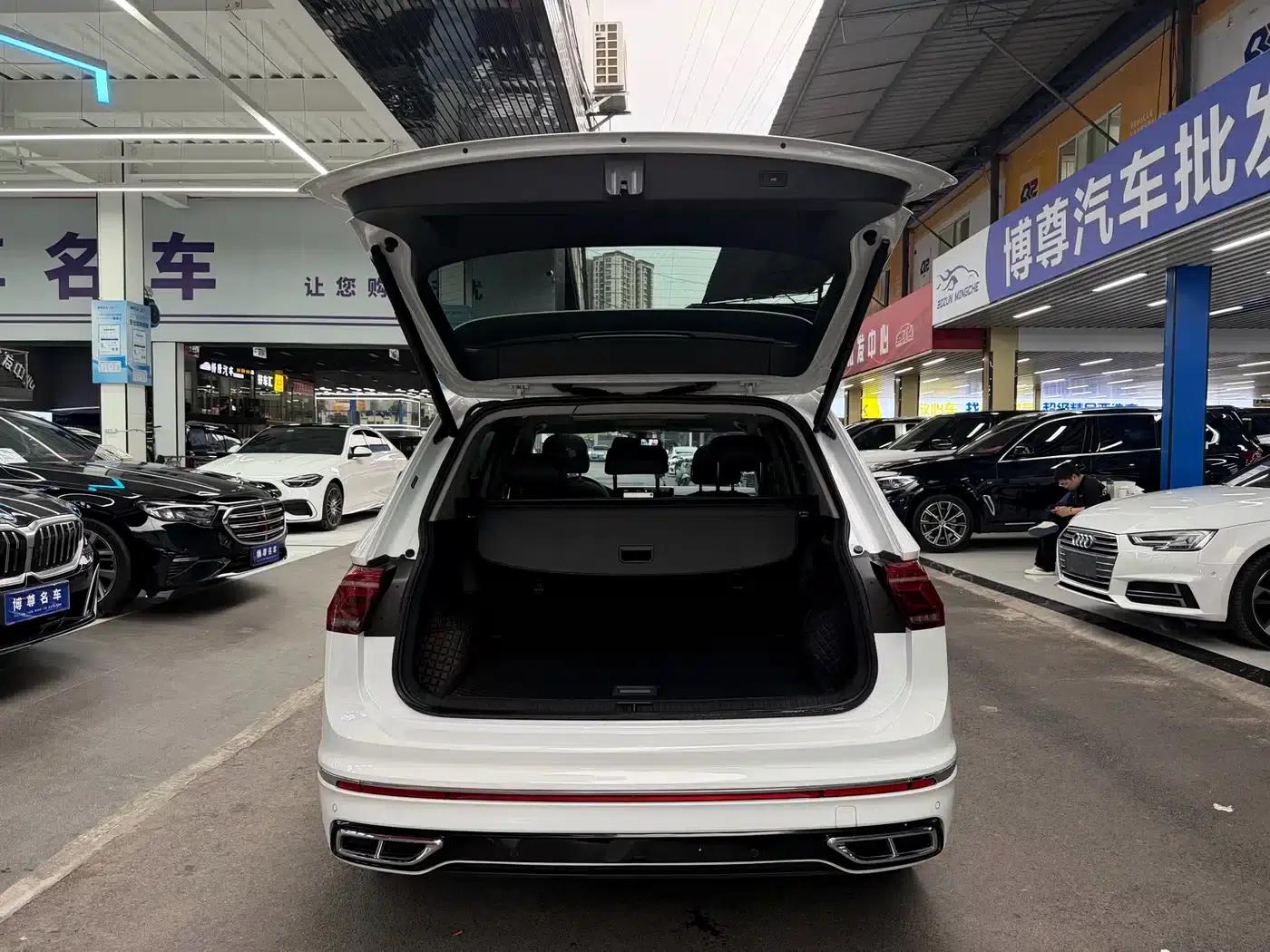 Tiguan L 2024 330TSI Automatic 2WD R-Line Premium Edition — миниатюра 20