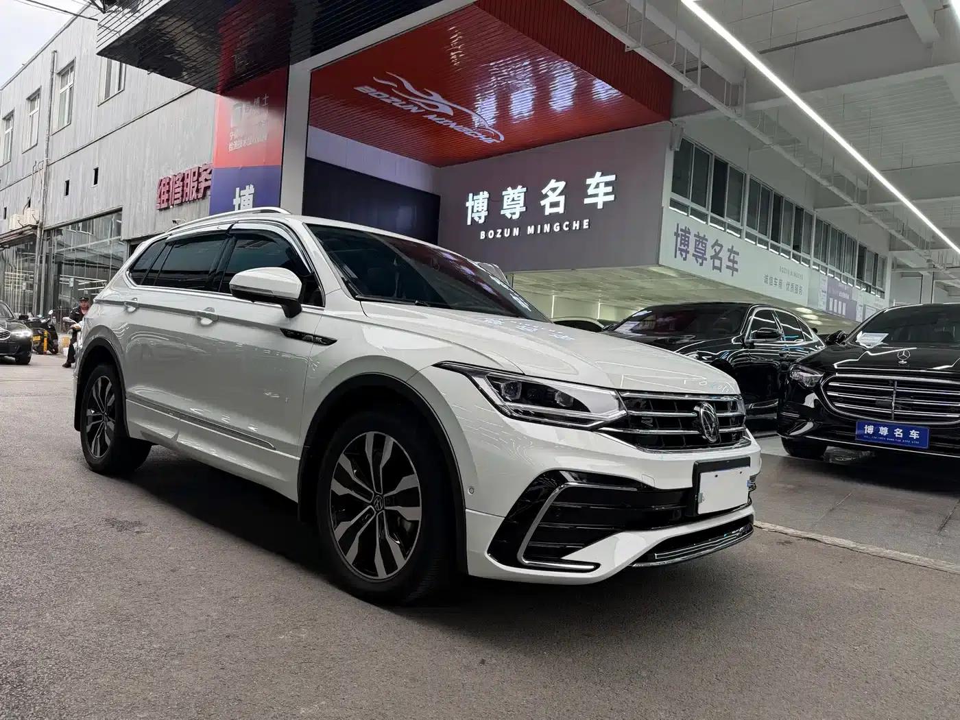 Tiguan L 2024 330TSI Automatic 2WD R-Line Premium Edition — миниатюра 3