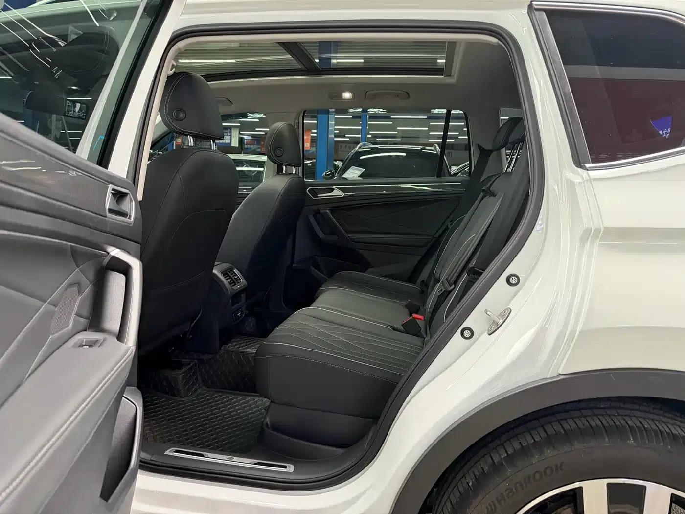Tiguan L 2024 330TSI Automatic 2WD R-Line Premium Edition — миниатюра 8