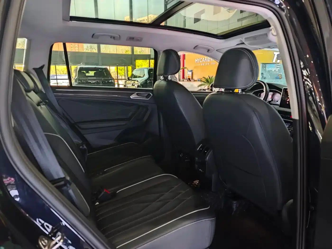 Tiguan L 2023 330TSI Automatic 2WD R-Line Premium Edition — миниатюра 11