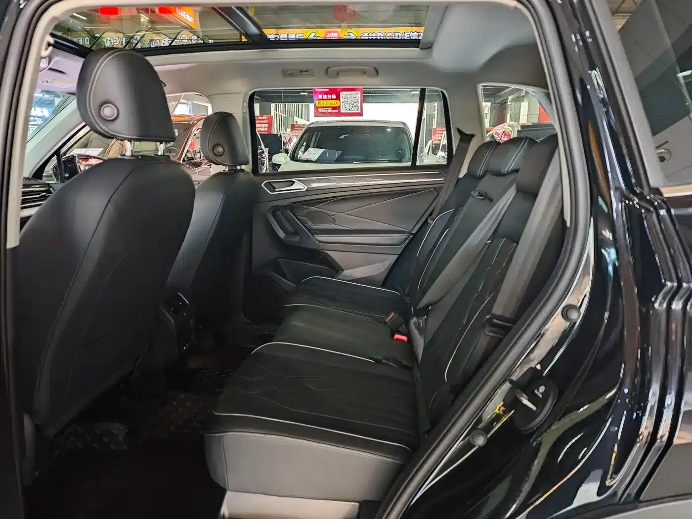 Tiguan L 2023 330TSI Automatic 2WD R-Line Premium Edition — миниатюра 12