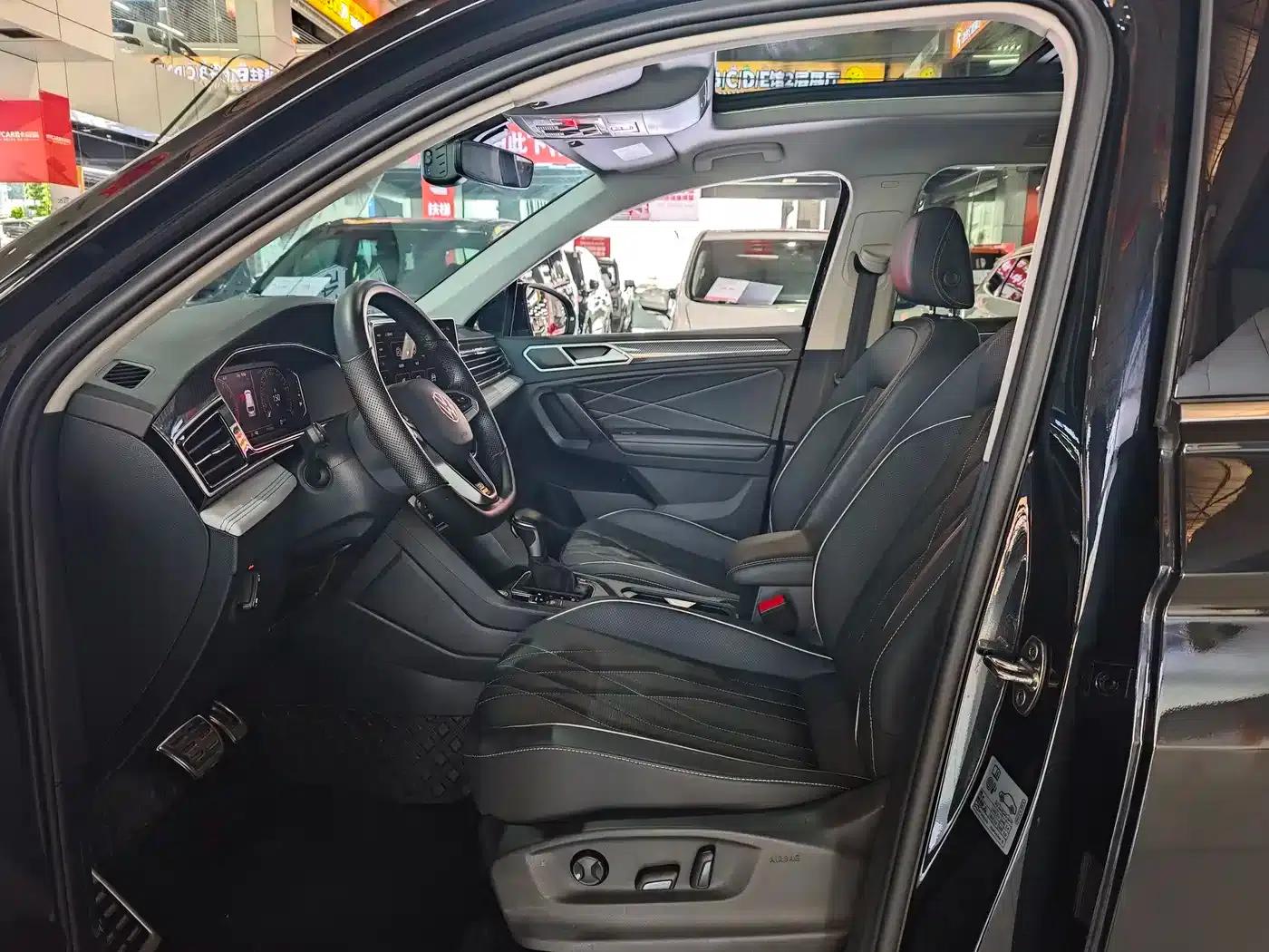 Tiguan L 2023 330TSI Automatic 2WD R-Line Premium Edition — миниатюра 5