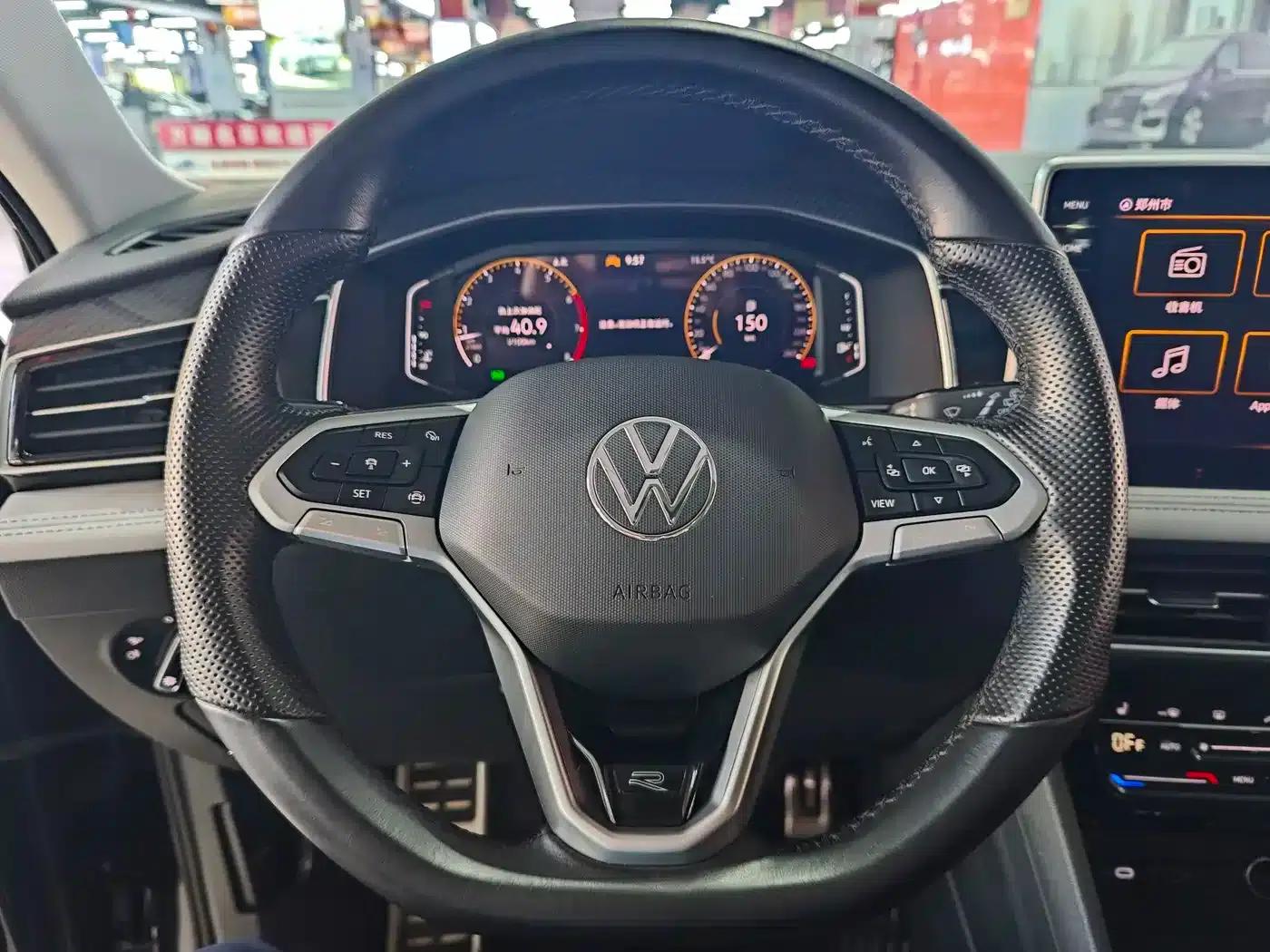 Tiguan L 2023 330TSI Automatic 2WD R-Line Premium Edition — миниатюра 7