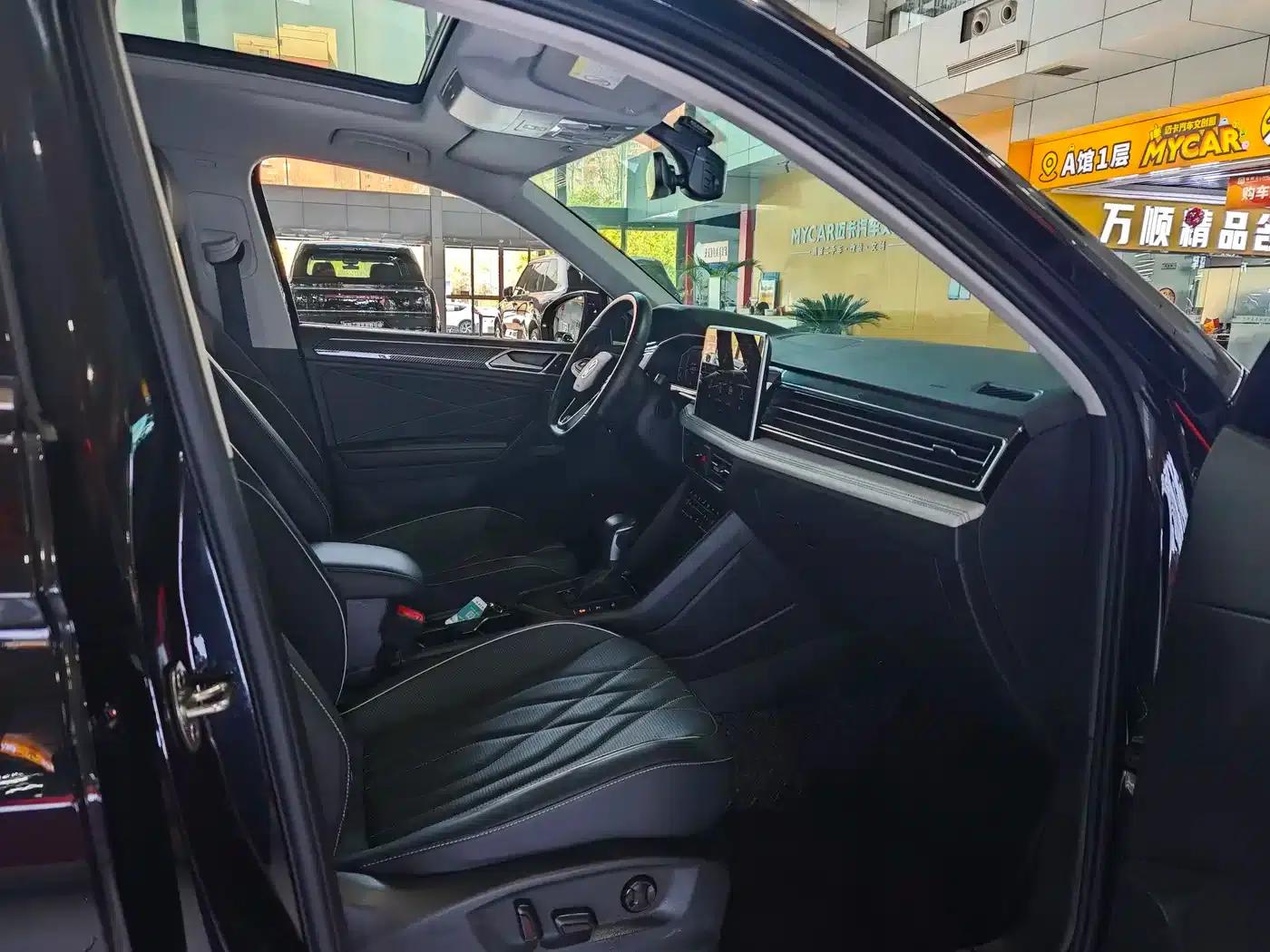 Tiguan L 2023 330TSI Automatic 2WD R-Line Premium Edition — миниатюра 10