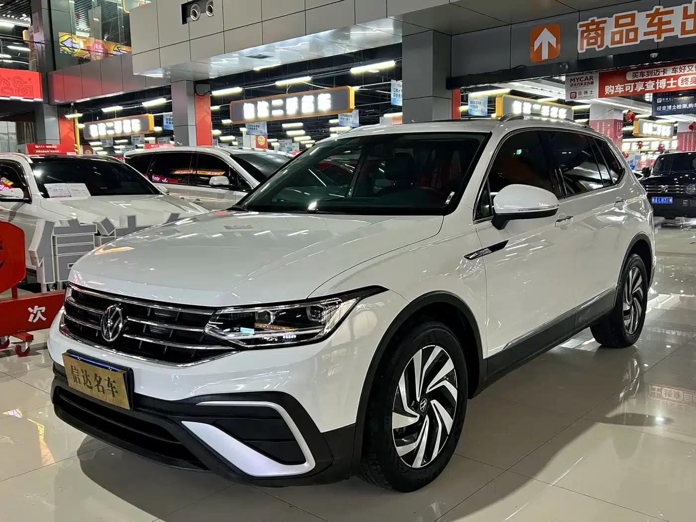 Tiguan L 2023 300TSI Automatic 2WD Smart Edition — миниатюра 1