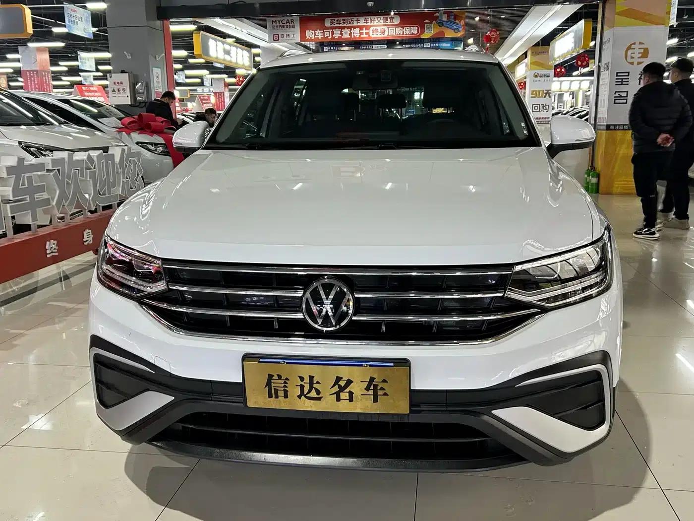 Tiguan L 2023 300TSI Automatic 2WD Smart Edition — миниатюра 2