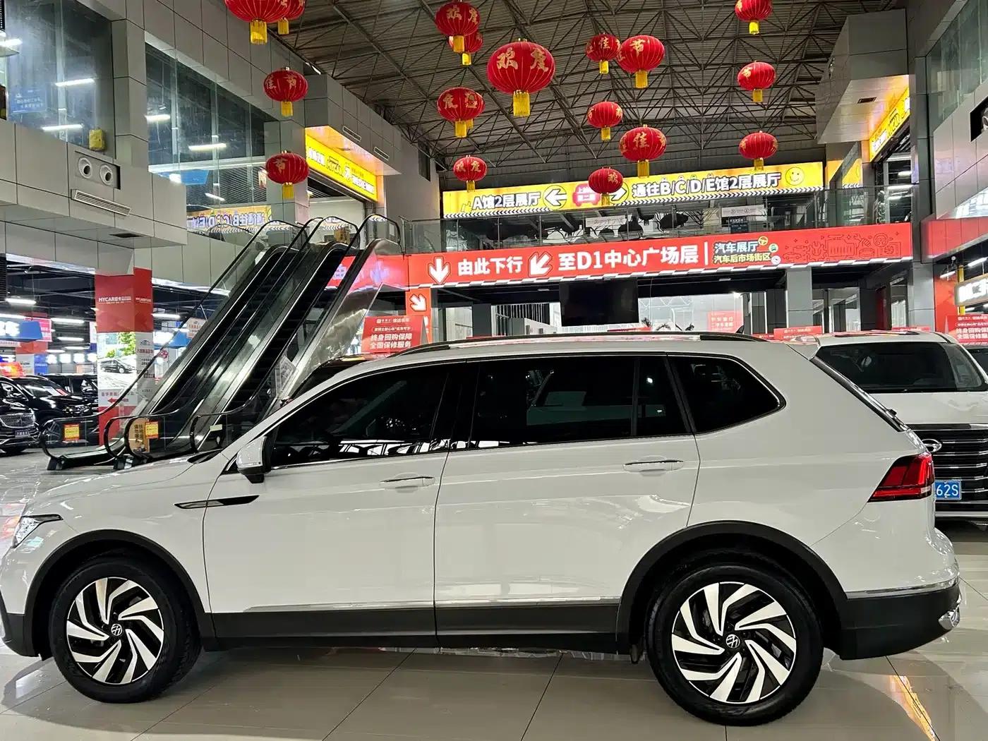 Tiguan L 2023 300TSI Automatic 2WD Smart Edition — миниатюра 11