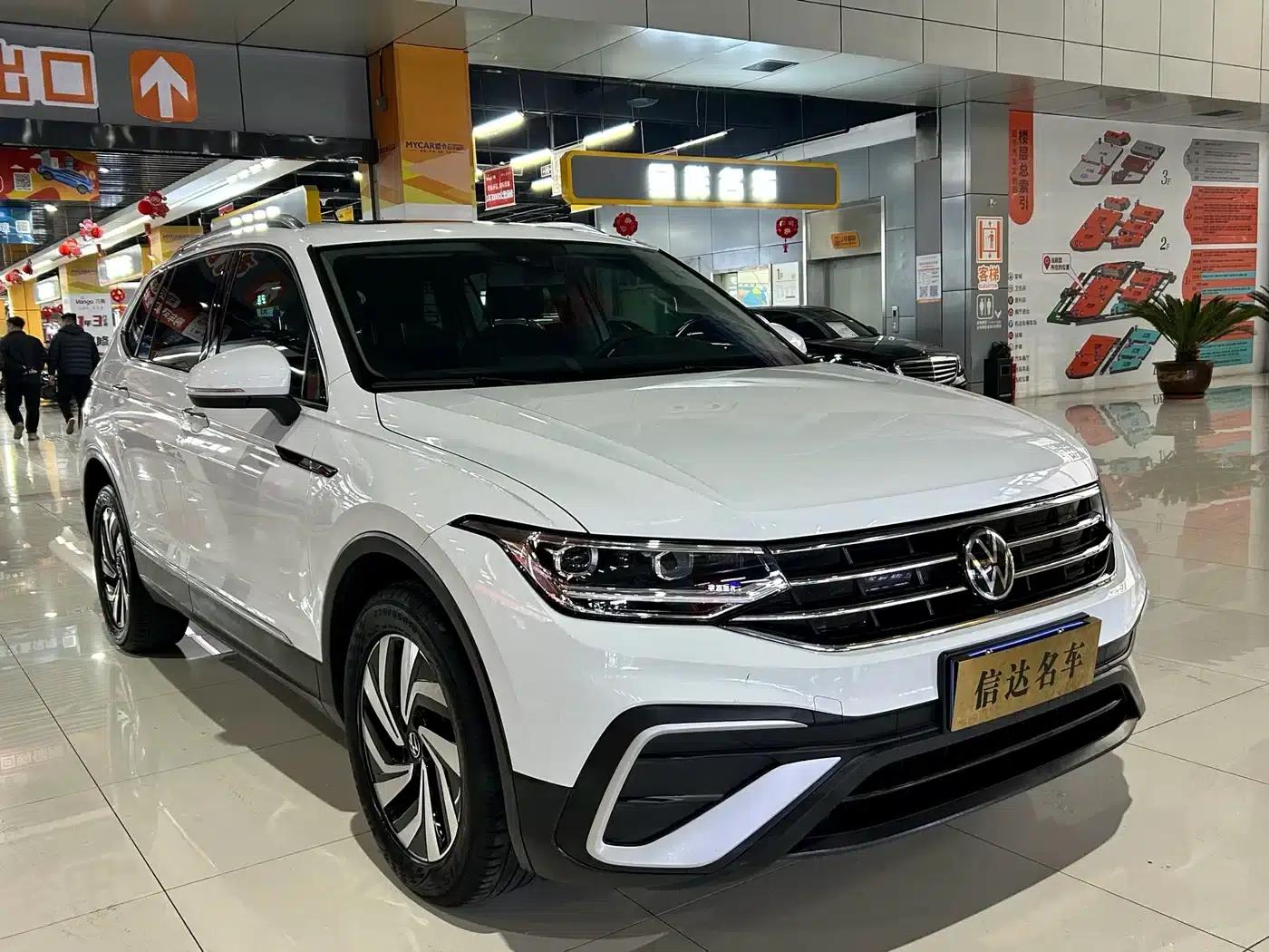 Tiguan L 2023 300TSI Automatic 2WD Smart Edition — миниатюра 3