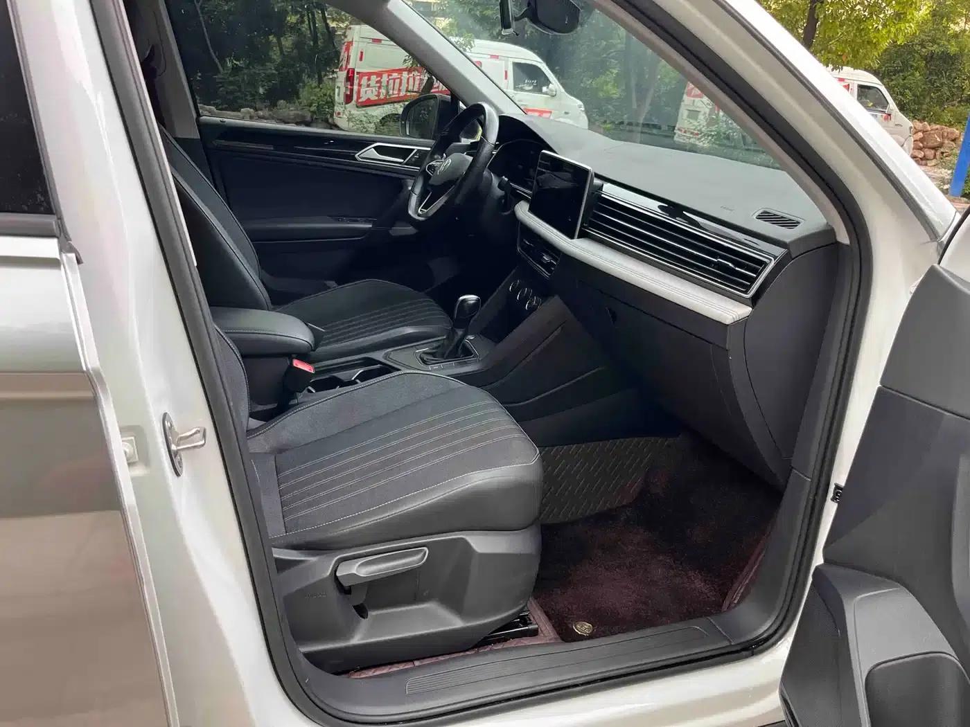 Tiguan L 2022 330TSI Automatic 2WD Comfort Edition — миниатюра 19