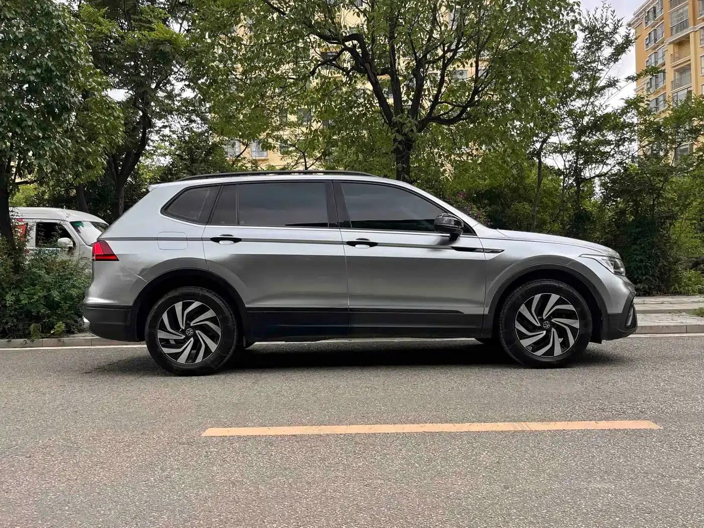 Tiguan L 2022 330TSI Automatic 2WD Comfort Edition — миниатюра 8