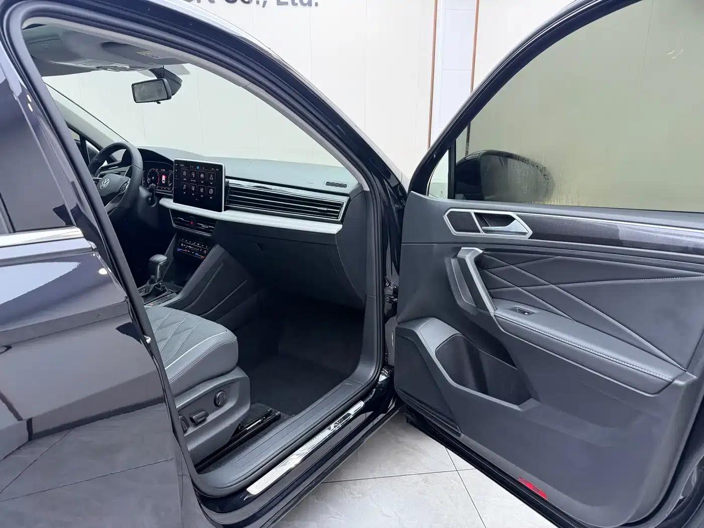 Tiguan L 2023 280TSI Automatic 2WD Trendy Limited Edition — миниатюра 22