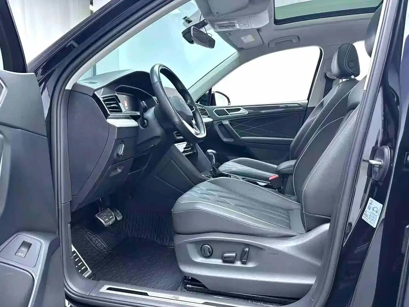 Tiguan L 2022 330TSI Automatic 2WD R-Line Premium Edition — миниатюра 5