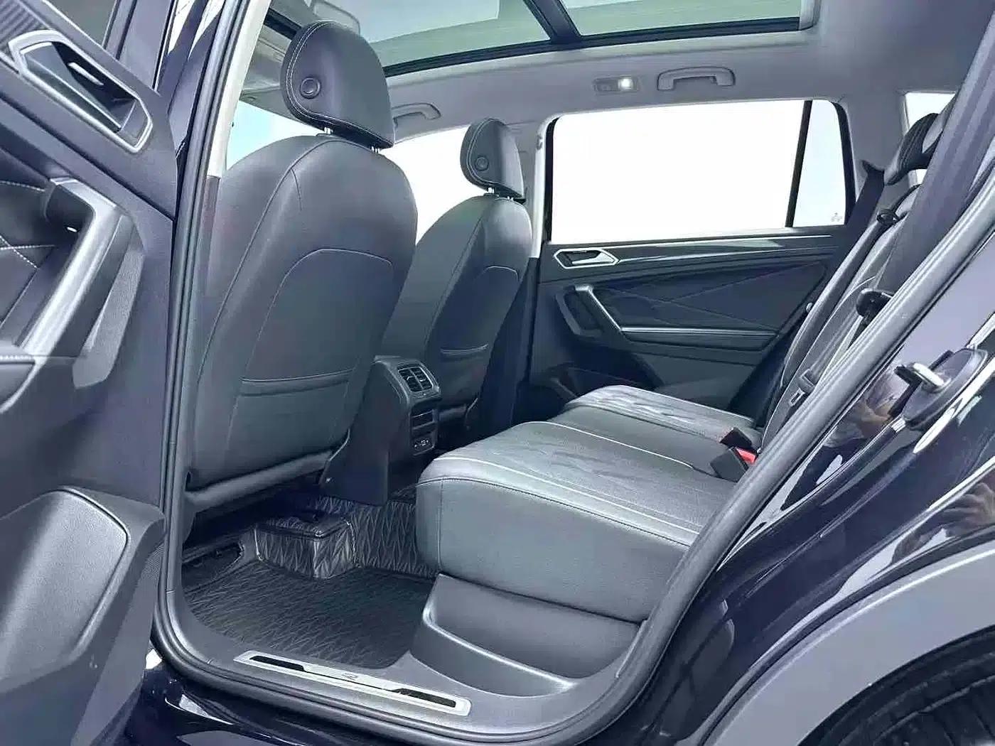 Tiguan L 2022 330TSI Automatic 2WD R-Line Premium Edition — миниатюра 6