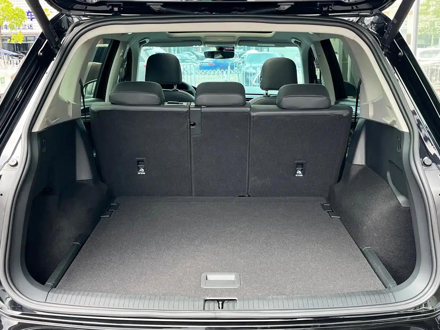 Tiguan L 2024 330TSI Automatic 2WD R-Line Premium Edition — миниатюра 13