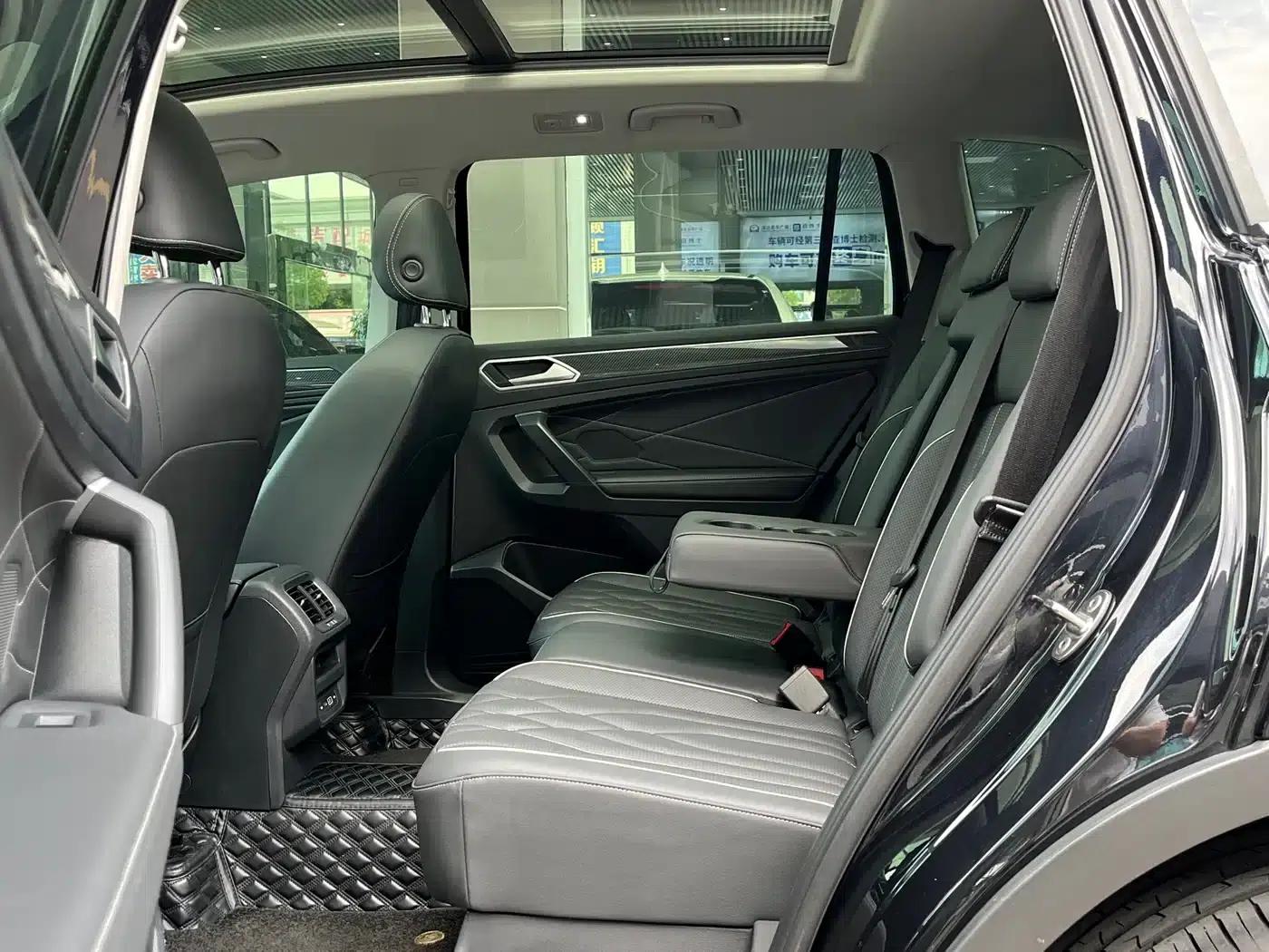 Tiguan L 2024 330TSI Automatic 2WD R-Line Premium Edition — миниатюра 6