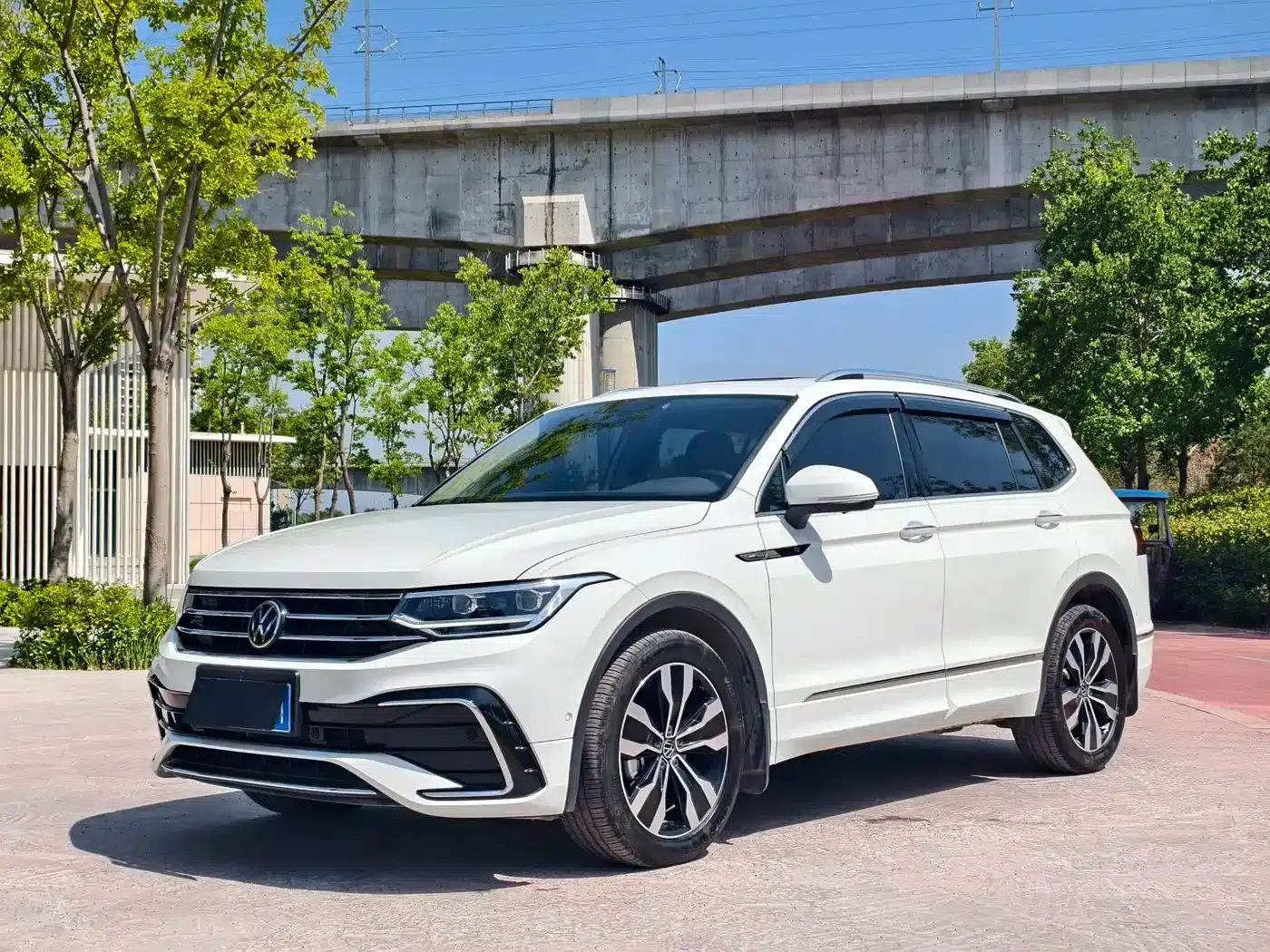 Tiguan L 2024 330TSI Automatic 2WD R-Line Premium Edition — миниатюра 1