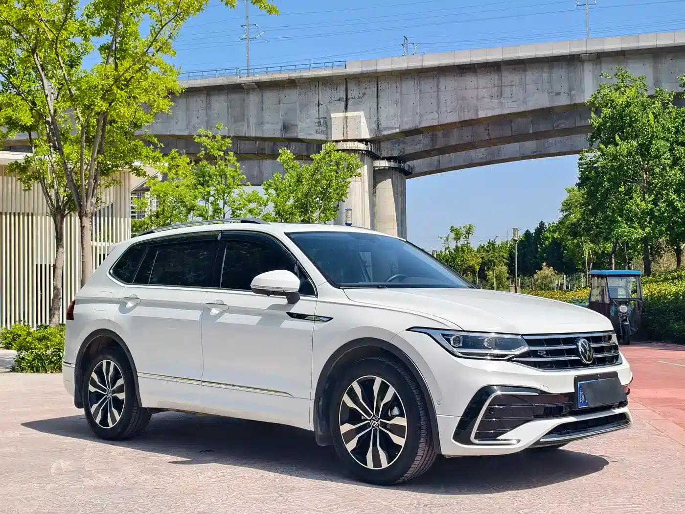 Tiguan L 2024 330TSI Automatic 2WD R-Line Premium Edition — миниатюра 3
